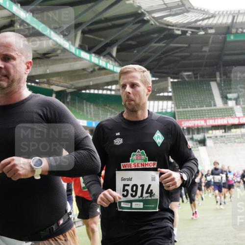 05.10.2025 - 20. swb-Marathon Bremen Michael Burmester http://msf.ph/oto/9331547 05.10.2025 13:05:12 Laufen im Stadion 190, 199, 406, 421, 490, 520, 611, 678, 712, 858, 924, 1061, 1132, 1147, 1228, 1404, 1455, 1480, 1545, 1702, 1746, 1765, 1834, 1840, 1867, 1990, 2009, 2058, 2190, 2399, 2536, 2584, 2604, 2664, 2785, 2802, 2901, 2935, 2989, 3008, 3025, 3049, 3216, 3378, 3380, 3413, 3433, 3445, 3479, 3483, 3561, 3658, 3799, 3809, 3837, 3901, 4001, 4055, 4187, 4207, 4241, 4326, 4332, 4376, 4501, 4627, 4634, 4665, 4671, 4838, 4855, 4858, 4892, 4904, 5082, 5247, 5286, 5295, 5382, 5614, 5904, 6283 meine-sportfotos.de