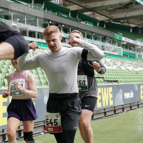05.10.2025 - 20. swb-Marathon Bremen Michael Burmester http://msf.ph/oto/9331575 05.10.2025 13:05:16 Laufen im Stadion 190, 199, 406, 421, 490, 520, 611, 678, 712, 804, 858, 924, 1061, 1132, 1147, 1228, 1404, 1455, 1480, 1545, 1702, 1746, 1765, 1834, 1840, 1867, 1990, 2009, 2058, 2190, 2198, 2399, 2536, 2584, 2604, 2664, 2785, 2802, 2901, 2935, 3008, 3025, 3049, 3216, 3378, 3380, 3413, 3433, 3445, 3450, 3479, 3483, 3561, 3658, 3799, 3809, 3837, 3901, 4001, 4055, 4187, 4207, 4241, 4326, 4332, 4376, 4634, 4665, 4671, 4676, 4838, 4855, 4858, 4892, 4904, 5286, 5295, 5382, 5614, 5904, 6283 meine-sportfotos.de