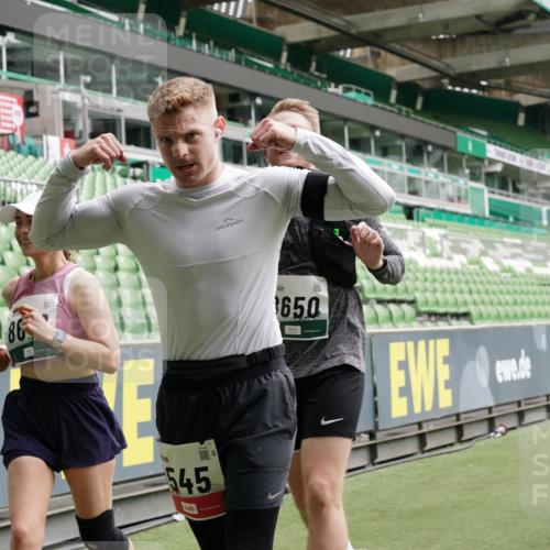 05.10.2025 - 20. swb-Marathon Bremen Michael Burmester http://msf.ph/oto/9331579 05.10.2025 13:05:16 Laufen im Stadion 190, 199, 406, 421, 490, 520, 611, 678, 712, 804, 858, 924, 1061, 1132, 1147, 1228, 1404, 1455, 1480, 1545, 1702, 1746, 1765, 1834, 1840, 1867, 1990, 2009, 2058, 2190, 2198, 2399, 2536, 2584, 2604, 2664, 2785, 2802, 2901, 2935, 3008, 3025, 3049, 3216, 3378, 3380, 3413, 3433, 3445, 3450, 3479, 3483, 3561, 3658, 3799, 3809, 3837, 3901, 4001, 4055, 4187, 4207, 4241, 4326, 4332, 4376, 4634, 4665, 4671, 4676, 4838, 4855, 4858, 4892, 4904, 5286, 5295, 5382, 5614, 5904, 6283 meine-sportfotos.de