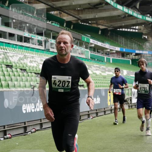 05.10.2025 - 20. swb-Marathon Bremen Michael Burmester http://msf.ph/oto/9331594 05.10.2025 13:05:17 Laufen im Stadion 190, 199, 406, 421, 520, 611, 678, 712, 804, 817, 858, 924, 1061, 1132, 1147, 1228, 1404, 1455, 1480, 1545, 1702, 1746, 1765, 1834, 1840, 1867, 1990, 2009, 2058, 2190, 2198, 2399, 2536, 2584, 2604, 2664, 2785, 2802, 2901, 2935, 3008, 3025, 3049, 3216, 3378, 3380, 3413, 3433, 3445, 3450, 3479, 3561, 3658, 3799, 3809, 3837, 4055, 4187, 4207, 4241, 4326, 4332, 4376, 4634, 4665, 4671, 4676, 4838, 4855, 4858, 4892, 4904, 5286, 5295, 5382, 5614, 5904, 6283 meine-sportfotos.de