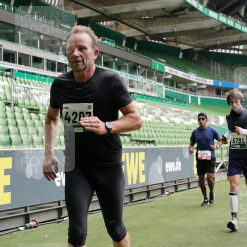 05.10.2025 - 20. swb-Marathon Bremen Michael Burmester http://msf.ph/oto/9331602 05.10.2025 13:05:17 Laufen im Stadion 190, 199, 406, 421, 520, 611, 678, 712, 804, 817, 858, 924, 1061, 1132, 1147, 1228, 1404, 1455, 1480, 1545, 1702, 1746, 1765, 1834, 1840, 1867, 1990, 2009, 2058, 2190, 2198, 2399, 2536, 2584, 2604, 2664, 2785, 2802, 2901, 2935, 3008, 3025, 3049, 3216, 3378, 3380, 3413, 3433, 3445, 3450, 3479, 3561, 3658, 3799, 3809, 3837, 4055, 4187, 4207, 4241, 4326, 4332, 4376, 4634, 4665, 4671, 4676, 4838, 4855, 4858, 4892, 4904, 5286, 5295, 5382, 5614, 5904, 6283 meine-sportfotos.de