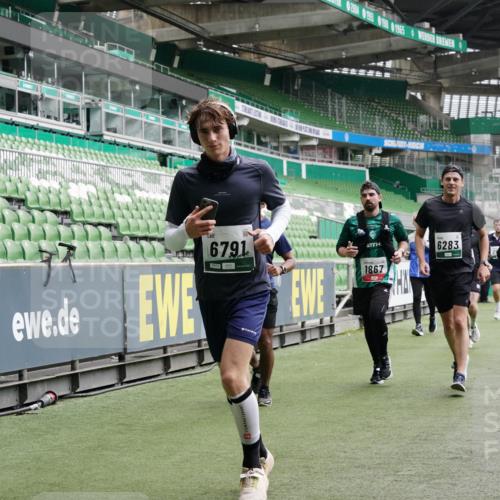 05.10.2025 - 20. swb-Marathon Bremen Michael Burmester http://msf.ph/oto/9331606 05.10.2025 13:05:18 Laufen im Stadion 190, 199, 406, 421, 520, 611, 678, 712, 804, 817, 858, 924, 1061, 1132, 1147, 1228, 1404, 1455, 1480, 1545, 1702, 1746, 1765, 1834, 1840, 1867, 1990, 2009, 2058, 2190, 2198, 2399, 2437, 2536, 2584, 2604, 2785, 2802, 2901, 2935, 3008, 3025, 3049, 3216, 3378, 3380, 3413, 3433, 3445, 3450, 3479, 3561, 3658, 3799, 3809, 3837, 4055, 4187, 4207, 4241, 4326, 4332, 4376, 4634, 4665, 4671, 4676, 4838, 4855, 4858, 4892, 4904, 5176, 5286, 5295, 5382, 5614, 5904, 6283 meine-sportfotos.de