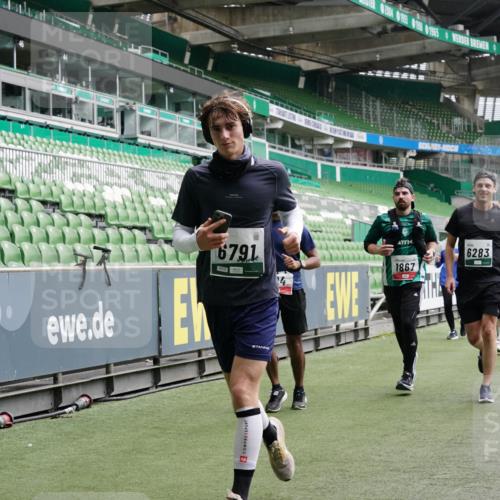 05.10.2025 - 20. swb-Marathon Bremen Michael Burmester http://msf.ph/oto/9331611 05.10.2025 13:05:18 Laufen im Stadion 190, 199, 406, 421, 520, 611, 678, 712, 804, 817, 858, 924, 1061, 1132, 1147, 1228, 1404, 1455, 1480, 1545, 1702, 1746, 1765, 1834, 1840, 1867, 1990, 2009, 2058, 2190, 2198, 2399, 2437, 2536, 2584, 2604, 2785, 2802, 2901, 2935, 3008, 3025, 3049, 3216, 3378, 3380, 3413, 3433, 3445, 3450, 3479, 3561, 3658, 3799, 3809, 3837, 4055, 4187, 4207, 4241, 4326, 4332, 4376, 4634, 4665, 4671, 4676, 4838, 4855, 4858, 4892, 4904, 5176, 5286, 5295, 5382, 5614, 5904, 6283 meine-sportfotos.de