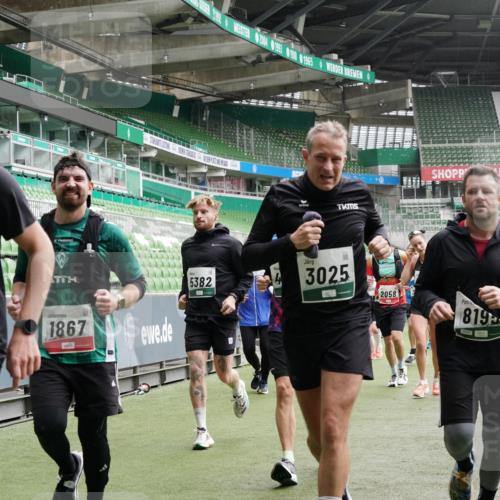 05.10.2025 - 20. swb-Marathon Bremen Michael Burmester http://msf.ph/oto/9331634 05.10.2025 13:05:21 Laufen im Stadion 190, 199, 406, 520, 611, 678, 712, 804, 817, 858, 924, 1061, 1132, 1147, 1228, 1404, 1455, 1480, 1545, 1610, 1702, 1746, 1765, 1834, 1840, 1867, 1990, 2009, 2058, 2187, 2190, 2198, 2437, 2536, 2584, 2604, 2785, 2802, 2901, 2902, 2935, 3008, 3025, 3049, 3216, 3317, 3378, 3380, 3413, 3445, 3450, 3479, 3561, 3799, 3809, 3837, 4055, 4187, 4207, 4241, 4326, 4332, 4376, 4563, 4634, 4665, 4671, 4676, 4831, 4838, 4855, 4892, 4904, 5176, 5286, 5295, 5362, 5382, 5614, 5824, 5904, 6283 meine-sportfotos.de