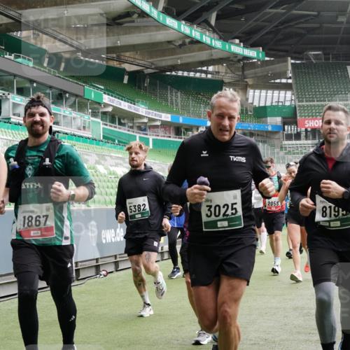 05.10.2025 - 20. swb-Marathon Bremen Michael Burmester http://msf.ph/oto/9331638 05.10.2025 13:05:21 Laufen im Stadion 190, 199, 406, 520, 611, 678, 712, 804, 817, 858, 924, 1061, 1132, 1147, 1228, 1404, 1455, 1480, 1545, 1610, 1702, 1746, 1765, 1834, 1840, 1867, 1990, 2009, 2058, 2187, 2190, 2198, 2437, 2536, 2584, 2604, 2785, 2802, 2901, 2902, 2935, 3008, 3025, 3049, 3216, 3317, 3378, 3380, 3413, 3445, 3450, 3479, 3561, 3799, 3809, 3837, 4055, 4187, 4207, 4241, 4326, 4332, 4376, 4563, 4634, 4665, 4671, 4676, 4831, 4838, 4855, 4892, 4904, 5176, 5286, 5295, 5362, 5382, 5614, 5824, 5904, 6283 meine-sportfotos.de