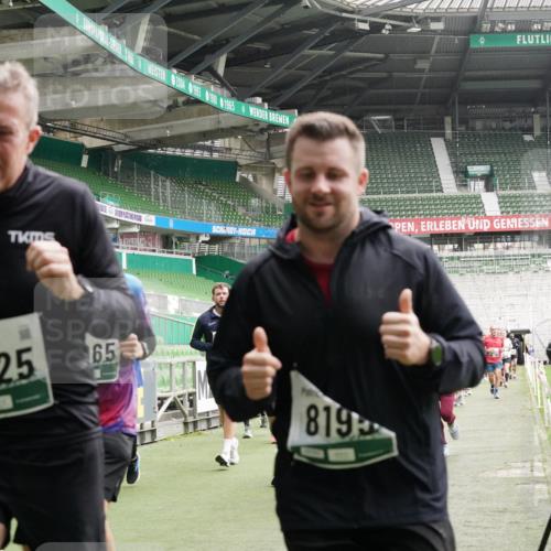 05.10.2025 - 20. swb-Marathon Bremen Michael Burmester http://msf.ph/oto/9331650 05.10.2025 13:05:22 Laufen im Stadion 190, 199, 406, 520, 611, 678, 712, 804, 817, 858, 924, 1061, 1132, 1147, 1228, 1404, 1455, 1480, 1545, 1610, 1702, 1746, 1765, 1834, 1840, 1867, 1990, 2009, 2058, 2187, 2190, 2198, 2437, 2536, 2584, 2604, 2785, 2802, 2901, 2902, 2935, 3008, 3025, 3049, 3216, 3317, 3378, 3380, 3413, 3445, 3450, 3479, 3561, 3799, 3809, 3837, 3853, 4055, 4187, 4207, 4241, 4326, 4332, 4376, 4563, 4634, 4665, 4671, 4676, 4831, 4855, 4892, 4904, 5176, 5286, 5295, 5362, 5382, 5614, 5824, 5904, 6283 meine-sportfotos.de