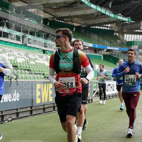 05.10.2025 - 20. swb-Marathon Bremen Michael Burmester http://msf.ph/oto/9331679 05.10.2025 13:05:25 Laufen im Stadion 190, 199, 406, 520, 611, 678, 712, 804, 817, 858, 924, 1061, 1132, 1147, 1228, 1404, 1455, 1480, 1545, 1610, 1702, 1746, 1765, 1834, 1840, 1867, 1990, 2009, 2058, 2187, 2190, 2198, 2437, 2536, 2584, 2604, 2785, 2802, 2902, 2935, 3008, 3025, 3049, 3216, 3317, 3378, 3380, 3413, 3445, 3450, 3479, 3561, 3799, 3809, 3837, 3853, 4055, 4187, 4207, 4241, 4326, 4332, 4376, 4563, 4634, 4665, 4671, 4676, 4831, 4855, 4892, 4904, 4983, 5176, 5286, 5295, 5362, 5382, 5614, 5824, 5904, 6283 meine-sportfotos.de