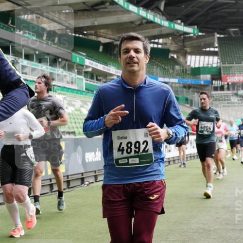 05.10.2025 - 20. swb-Marathon Bremen Michael Burmester http://msf.ph/oto/9331695 05.10.2025 13:05:26 Laufen im Stadion 190, 199, 406, 520, 611, 678, 712, 804, 817, 858, 924, 1061, 1132, 1147, 1228, 1404, 1455, 1480, 1545, 1610, 1702, 1746, 1765, 1834, 1840, 1867, 1990, 2009, 2058, 2187, 2190, 2198, 2437, 2536, 2584, 2604, 2785, 2802, 2902, 2935, 3008, 3025, 3049, 3216, 3317, 3378, 3380, 3413, 3445, 3450, 3479, 3561, 3799, 3809, 3837, 3853, 4055, 4187, 4207, 4241, 4326, 4332, 4376, 4563, 4634, 4665, 4671, 4676, 4831, 4855, 4892, 4904, 4983, 5176, 5286, 5295, 5362, 5382, 5614, 5824, 5904, 6283 meine-sportfotos.de