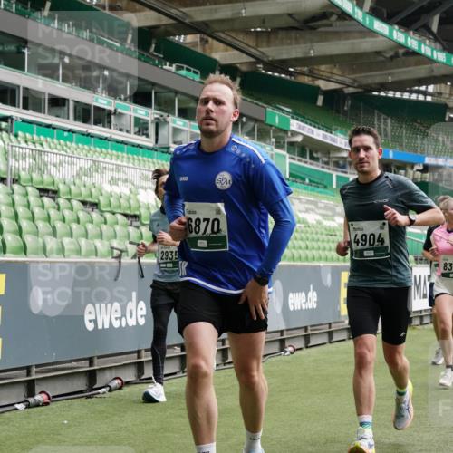05.10.2025 - 20. swb-Marathon Bremen Michael Burmester http://msf.ph/oto/9331715 05.10.2025 13:05:28 Laufen im Stadion 190, 199, 406, 520, 611, 678, 712, 804, 817, 858, 924, 1061, 1132, 1147, 1228, 1404, 1455, 1480, 1545, 1610, 1702, 1746, 1765, 1840, 1867, 1990, 2009, 2058, 2187, 2190, 2198, 2437, 2536, 2584, 2604, 2785, 2802, 2902, 2935, 3008, 3025, 3049, 3216, 3317, 3378, 3380, 3413, 3445, 3450, 3479, 3561, 3799, 3809, 3837, 3853, 4055, 4187, 4207, 4241, 4326, 4332, 4376, 4563, 4641, 4665, 4676, 4831, 4855, 4892, 4904, 4983, 5176, 5286, 5295, 5362, 5382, 5614, 5824, 5904, 6283 meine-sportfotos.de