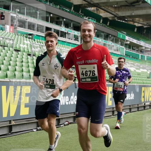 05.10.2025 - 20. swb-Marathon Bremen Michael Burmester http://msf.ph/oto/9331747 05.10.2025 13:05:31 Laufen im Stadion 190, 199, 406, 520, 611, 678, 712, 804, 817, 858, 924, 1132, 1147, 1228, 1404, 1455, 1480, 1545, 1610, 1702, 1746, 1765, 1840, 1867, 1990, 2009, 2058, 2187, 2190, 2198, 2422, 2437, 2536, 2584, 2604, 2785, 2802, 2902, 2935, 3008, 3025, 3049, 3216, 3317, 3378, 3380, 3413, 3445, 3450, 3479, 3561, 3799, 3809, 3837, 3853, 4055, 4187, 4207, 4241, 4326, 4332, 4376, 4563, 4641, 4665, 4676, 4766, 4831, 4855, 4892, 4904, 4983, 5176, 5286, 5295, 5362, 5382, 5614, 5824, 5904, 6283 meine-sportfotos.de