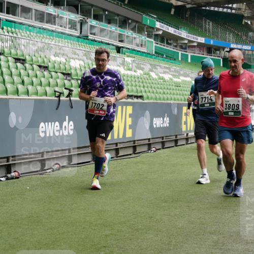 05.10.2025 - 20. swb-Marathon Bremen Michael Burmester http://msf.ph/oto/9331752 05.10.2025 13:05:32 Laufen im Stadion 190, 199, 406, 520, 611, 678, 712, 804, 817, 858, 924, 1132, 1147, 1228, 1404, 1455, 1480, 1545, 1610, 1702, 1746, 1765, 1840, 1867, 1990, 2058, 2187, 2190, 2198, 2422, 2437, 2536, 2584, 2604, 2785, 2802, 2902, 2935, 3008, 3025, 3049, 3216, 3317, 3368, 3378, 3380, 3413, 3445, 3450, 3479, 3799, 3809, 3837, 3853, 4055, 4207, 4241, 4326, 4332, 4376, 4563, 4641, 4665, 4676, 4766, 4831, 4855, 4892, 4904, 4983, 5176, 5286, 5295, 5362, 5382, 5614, 5824, 5904, 6283 meine-sportfotos.de