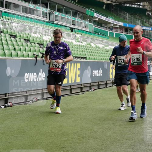 05.10.2025 - 20. swb-Marathon Bremen Michael Burmester http://msf.ph/oto/9331756 05.10.2025 13:05:32 Laufen im Stadion 190, 199, 406, 520, 611, 678, 712, 804, 817, 858, 924, 1132, 1147, 1228, 1404, 1455, 1480, 1545, 1610, 1702, 1746, 1765, 1840, 1867, 1990, 2058, 2187, 2190, 2198, 2422, 2437, 2536, 2584, 2604, 2785, 2802, 2902, 2935, 3008, 3025, 3049, 3216, 3317, 3368, 3378, 3380, 3413, 3445, 3450, 3479, 3799, 3809, 3837, 3853, 4055, 4207, 4241, 4326, 4332, 4376, 4563, 4641, 4665, 4676, 4766, 4831, 4855, 4892, 4904, 4983, 5176, 5286, 5295, 5362, 5382, 5614, 5824, 5904, 6283 meine-sportfotos.de