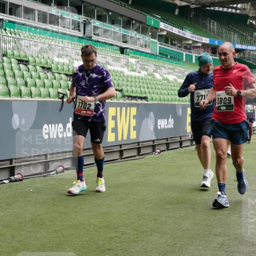 05.10.2025 - 20. swb-Marathon Bremen Michael Burmester http://msf.ph/oto/9331760 05.10.2025 13:05:32 Laufen im Stadion 190, 199, 406, 520, 611, 678, 712, 804, 817, 858, 924, 1132, 1147, 1228, 1404, 1455, 1480, 1545, 1610, 1702, 1746, 1765, 1840, 1867, 1990, 2058, 2187, 2190, 2198, 2422, 2437, 2536, 2584, 2604, 2785, 2802, 2902, 2935, 3008, 3025, 3049, 3216, 3317, 3368, 3378, 3380, 3413, 3445, 3450, 3479, 3799, 3809, 3837, 3853, 4055, 4207, 4241, 4326, 4332, 4376, 4563, 4641, 4665, 4676, 4766, 4831, 4855, 4892, 4904, 4983, 5176, 5286, 5295, 5362, 5382, 5614, 5824, 5904, 6283 meine-sportfotos.de