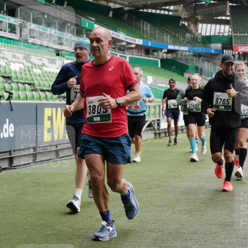 05.10.2025 - 20. swb-Marathon Bremen Michael Burmester http://msf.ph/oto/9331773 05.10.2025 13:05:33 Laufen im Stadion 190, 199, 406, 520, 611, 678, 712, 804, 817, 858, 924, 1132, 1147, 1228, 1404, 1455, 1480, 1545, 1610, 1702, 1746, 1765, 1840, 1867, 1990, 2058, 2187, 2190, 2198, 2422, 2437, 2584, 2604, 2785, 2902, 2935, 3008, 3025, 3049, 3216, 3317, 3368, 3378, 3380, 3413, 3445, 3450, 3479, 3799, 3809, 3837, 3853, 4055, 4207, 4241, 4326, 4332, 4376, 4563, 4641, 4665, 4676, 4766, 4831, 4855, 4892, 4904, 4983, 5176, 5286, 5295, 5362, 5382, 5614, 5824, 5904, 6283 meine-sportfotos.de