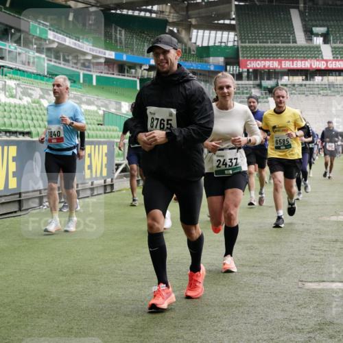 05.10.2025 - 20. swb-Marathon Bremen Michael Burmester http://msf.ph/oto/9331776 05.10.2025 13:05:34 Laufen im Stadion 190, 199, 406, 520, 611, 678, 712, 804, 817, 858, 924, 1132, 1147, 1228, 1404, 1410, 1455, 1480, 1545, 1610, 1702, 1746, 1765, 1840, 1867, 1990, 2058, 2187, 2190, 2198, 2422, 2437, 2584, 2604, 2785, 2902, 2935, 3008, 3025, 3049, 3216, 3317, 3368, 3378, 3380, 3445, 3450, 3479, 3799, 3809, 3837, 3853, 4055, 4207, 4326, 4332, 4376, 4563, 4641, 4665, 4676, 4766, 4831, 4855, 4892, 4904, 4983, 5166, 5176, 5286, 5295, 5362, 5382, 5614, 5824, 5904, 6283 meine-sportfotos.de