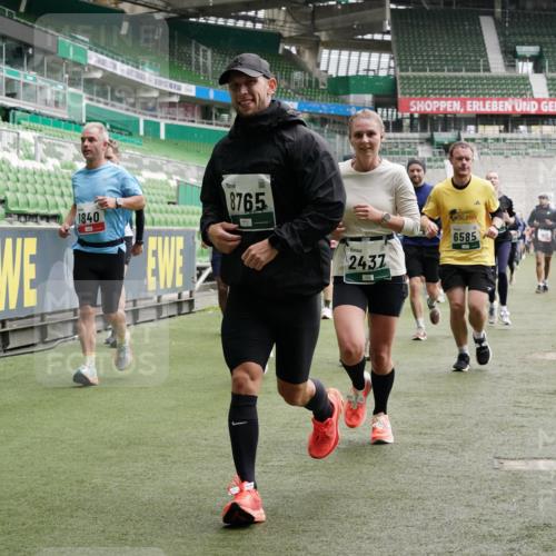 05.10.2025 - 20. swb-Marathon Bremen Michael Burmester http://msf.ph/oto/9331780 05.10.2025 13:05:34 Laufen im Stadion 190, 199, 406, 520, 611, 678, 712, 804, 817, 858, 924, 1132, 1147, 1228, 1404, 1410, 1455, 1480, 1545, 1610, 1702, 1746, 1765, 1840, 1867, 1990, 2058, 2187, 2190, 2198, 2422, 2437, 2584, 2604, 2785, 2902, 2935, 3008, 3025, 3049, 3216, 3317, 3368, 3378, 3380, 3445, 3450, 3479, 3799, 3809, 3837, 3853, 4055, 4207, 4326, 4332, 4376, 4563, 4641, 4665, 4676, 4766, 4831, 4855, 4892, 4904, 4983, 5166, 5176, 5286, 5295, 5362, 5382, 5614, 5824, 5904, 6283 meine-sportfotos.de