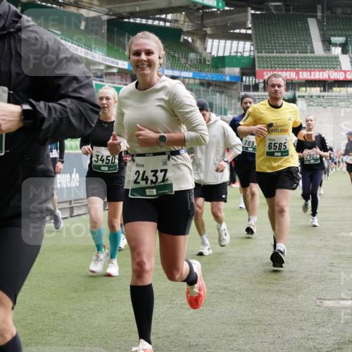 05.10.2025 - 20. swb-Marathon Bremen Michael Burmester http://msf.ph/oto/9331792 05.10.2025 13:05:35 Laufen im Stadion 190, 199, 406, 520, 611, 678, 712, 804, 817, 858, 924, 1147, 1228, 1404, 1410, 1455, 1480, 1545, 1610, 1702, 1746, 1765, 1840, 1867, 1990, 2058, 2187, 2190, 2198, 2422, 2437, 2584, 2604, 2671, 2785, 2902, 2935, 3008, 3025, 3049, 3216, 3317, 3368, 3378, 3380, 3445, 3450, 3479, 3799, 3809, 3837, 3853, 4055, 4207, 4326, 4332, 4376, 4563, 4641, 4665, 4676, 4766, 4831, 4855, 4892, 4904, 4983, 5166, 5176, 5295, 5362, 5382, 5614, 5824, 5904, 5945, 6283 meine-sportfotos.de