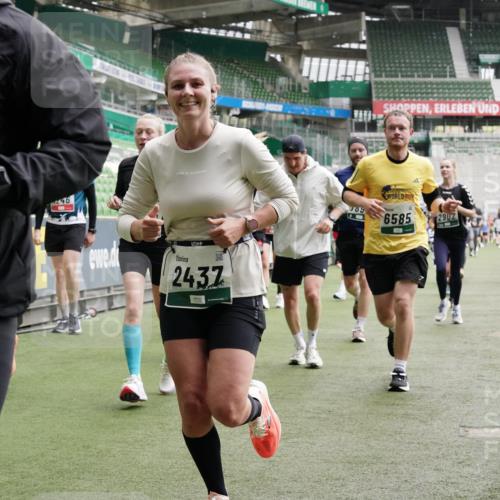 05.10.2025 - 20. swb-Marathon Bremen Michael Burmester http://msf.ph/oto/9331797 05.10.2025 13:05:35 Laufen im Stadion 190, 199, 406, 520, 611, 678, 712, 804, 817, 858, 924, 1147, 1228, 1404, 1410, 1455, 1480, 1545, 1610, 1702, 1746, 1765, 1840, 1867, 1990, 2058, 2187, 2190, 2198, 2422, 2437, 2584, 2604, 2671, 2785, 2902, 2935, 3008, 3025, 3049, 3216, 3317, 3368, 3378, 3380, 3445, 3450, 3479, 3799, 3809, 3837, 3853, 4055, 4207, 4326, 4332, 4376, 4563, 4641, 4665, 4676, 4766, 4831, 4855, 4892, 4904, 4983, 5166, 5176, 5295, 5362, 5382, 5614, 5824, 5904, 5945, 6283 meine-sportfotos.de