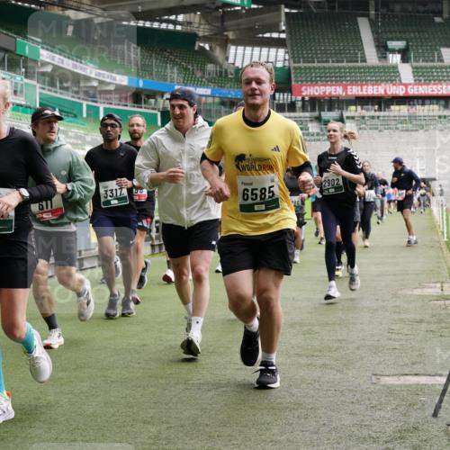 05.10.2025 - 20. swb-Marathon Bremen Michael Burmester http://msf.ph/oto/9331805 05.10.2025 13:05:36 Laufen im Stadion 190, 199, 406, 459, 520, 611, 678, 712, 804, 817, 858, 924, 1147, 1228, 1404, 1410, 1455, 1480, 1545, 1610, 1702, 1765, 1840, 1867, 1990, 2058, 2187, 2190, 2198, 2199, 2422, 2437, 2584, 2604, 2671, 2698, 2785, 2902, 2935, 3008, 3025, 3049, 3317, 3368, 3378, 3380, 3445, 3450, 3479, 3799, 3809, 3837, 3853, 4055, 4207, 4326, 4332, 4376, 4563, 4641, 4665, 4676, 4766, 4831, 4855, 4892, 4904, 4983, 5166, 5176, 5295, 5362, 5382, 5614, 5824, 5904, 5945, 6283 meine-sportfotos.de