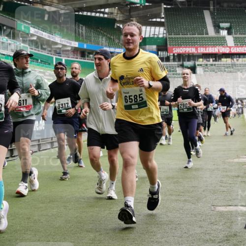 05.10.2025 - 20. swb-Marathon Bremen Michael Burmester http://msf.ph/oto/9331813 05.10.2025 13:05:36 Laufen im Stadion 190, 199, 406, 459, 520, 611, 678, 712, 804, 817, 858, 924, 1147, 1228, 1404, 1410, 1455, 1480, 1545, 1610, 1702, 1765, 1840, 1867, 1990, 2058, 2187, 2190, 2198, 2199, 2422, 2437, 2584, 2604, 2671, 2698, 2785, 2902, 2935, 3008, 3025, 3049, 3317, 3368, 3378, 3380, 3445, 3450, 3479, 3799, 3809, 3837, 3853, 4055, 4207, 4326, 4332, 4376, 4563, 4641, 4665, 4676, 4766, 4831, 4855, 4892, 4904, 4983, 5166, 5176, 5295, 5362, 5382, 5614, 5824, 5904, 5945, 6283 meine-sportfotos.de