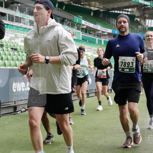 05.10.2025 - 20. swb-Marathon Bremen Michael Burmester http://msf.ph/oto/9331826 05.10.2025 13:05:37 Laufen im Stadion 190, 199, 406, 459, 520, 611, 678, 804, 817, 858, 924, 1147, 1154, 1228, 1404, 1410, 1455, 1480, 1545, 1610, 1702, 1765, 1840, 1867, 1990, 2058, 2187, 2190, 2198, 2199, 2422, 2437, 2584, 2604, 2671, 2698, 2785, 2902, 2935, 3008, 3025, 3049, 3317, 3368, 3378, 3380, 3445, 3450, 3479, 3799, 3809, 3837, 3853, 4055, 4207, 4326, 4332, 4376, 4563, 4641, 4643, 4665, 4676, 4766, 4831, 4855, 4892, 4904, 4983, 5166, 5176, 5362, 5382, 5614, 5824, 5904, 5945, 6283 meine-sportfotos.de