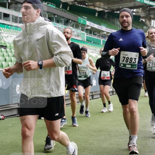 05.10.2025 - 20. swb-Marathon Bremen Michael Burmester http://msf.ph/oto/9331831 05.10.2025 13:05:38 Laufen im Stadion 190, 199, 406, 459, 520, 611, 678, 804, 817, 858, 924, 1147, 1154, 1228, 1404, 1410, 1455, 1480, 1545, 1610, 1702, 1840, 1867, 1990, 2058, 2187, 2190, 2198, 2199, 2422, 2437, 2584, 2604, 2671, 2698, 2748, 2785, 2902, 2935, 3008, 3025, 3049, 3317, 3368, 3378, 3380, 3445, 3450, 3479, 3799, 3809, 3837, 3853, 4055, 4207, 4326, 4332, 4376, 4563, 4641, 4643, 4665, 4676, 4766, 4831, 4855, 4892, 4904, 4983, 5166, 5176, 5362, 5382, 5614, 5824, 5904, 5945, 6283 meine-sportfotos.de