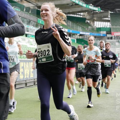 05.10.2025 - 20. swb-Marathon Bremen Michael Burmester http://msf.ph/oto/9331847 05.10.2025 13:05:39 Laufen im Stadion 190, 199, 406, 459, 520, 611, 678, 804, 817, 858, 924, 1147, 1154, 1228, 1404, 1410, 1455, 1480, 1545, 1610, 1702, 1840, 1867, 1990, 2058, 2187, 2190, 2198, 2199, 2285, 2422, 2437, 2604, 2671, 2698, 2748, 2785, 2902, 2935, 3008, 3025, 3049, 3317, 3368, 3378, 3380, 3445, 3450, 3479, 3799, 3809, 3837, 3853, 4055, 4207, 4326, 4332, 4376, 4563, 4641, 4643, 4665, 4676, 4766, 4831, 4855, 4892, 4904, 4983, 5166, 5176, 5362, 5382, 5614, 5824, 5904, 5945, 6283 meine-sportfotos.de