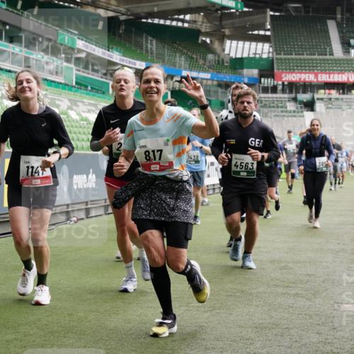 05.10.2025 - 20. swb-Marathon Bremen Michael Burmester http://msf.ph/oto/9331855 05.10.2025 13:05:39 Laufen im Stadion 190, 199, 406, 459, 520, 611, 678, 804, 817, 858, 924, 1147, 1154, 1228, 1404, 1410, 1455, 1480, 1545, 1610, 1702, 1840, 1867, 1990, 2058, 2187, 2190, 2198, 2199, 2285, 2422, 2437, 2604, 2671, 2698, 2748, 2785, 2902, 2935, 3008, 3025, 3049, 3317, 3368, 3378, 3380, 3445, 3450, 3479, 3799, 3809, 3837, 3853, 4055, 4207, 4326, 4332, 4376, 4563, 4641, 4643, 4665, 4676, 4766, 4831, 4855, 4892, 4904, 4983, 5166, 5176, 5362, 5382, 5614, 5824, 5904, 5945, 6283 meine-sportfotos.de