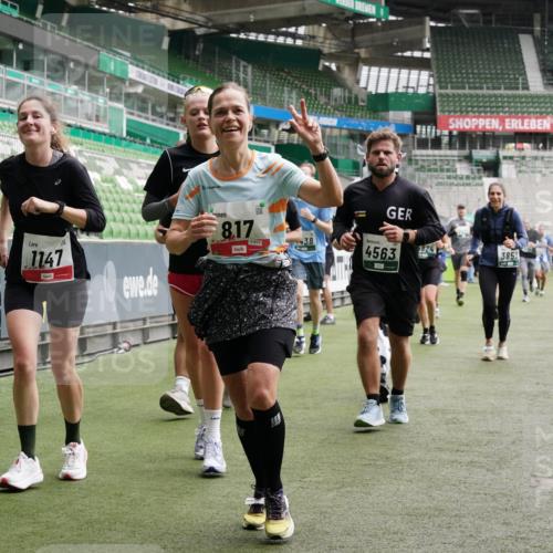 05.10.2025 - 20. swb-Marathon Bremen Michael Burmester http://msf.ph/oto/9331859 05.10.2025 13:05:40 Laufen im Stadion 190, 199, 406, 459, 520, 611, 678, 804, 817, 858, 924, 1023, 1147, 1154, 1228, 1283, 1404, 1410, 1455, 1480, 1545, 1610, 1702, 1840, 1867, 1990, 2058, 2187, 2190, 2198, 2199, 2285, 2422, 2437, 2604, 2671, 2698, 2748, 2785, 2902, 2935, 3025, 3049, 3317, 3368, 3378, 3380, 3445, 3450, 3479, 3799, 3809, 3837, 3853, 4055, 4207, 4326, 4332, 4376, 4563, 4641, 4643, 4665, 4676, 4766, 4831, 4855, 4892, 4904, 4983, 5166, 5176, 5362, 5382, 5614, 5824, 5904, 5945, 6283 meine-sportfotos.de