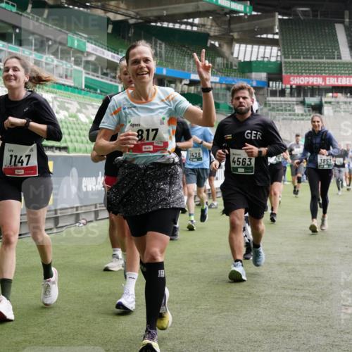 05.10.2025 - 20. swb-Marathon Bremen Michael Burmester http://msf.ph/oto/9331863 05.10.2025 13:05:40 Laufen im Stadion 190, 199, 406, 459, 520, 611, 678, 804, 817, 858, 924, 1023, 1147, 1154, 1228, 1283, 1404, 1410, 1455, 1480, 1545, 1610, 1702, 1840, 1867, 1990, 2058, 2187, 2190, 2198, 2199, 2285, 2422, 2437, 2604, 2671, 2698, 2748, 2785, 2902, 2935, 3025, 3049, 3317, 3368, 3378, 3380, 3445, 3450, 3479, 3799, 3809, 3837, 3853, 4055, 4207, 4326, 4332, 4376, 4563, 4641, 4643, 4665, 4676, 4766, 4831, 4855, 4892, 4904, 4983, 5166, 5176, 5362, 5382, 5614, 5824, 5904, 5945, 6283 meine-sportfotos.de