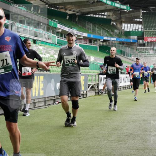05.10.2025 - 20. swb-Marathon Bremen Michael Burmester http://msf.ph/oto/9331941 05.10.2025 13:05:47 Laufen im Stadion 459, 520, 611, 678, 804, 817, 824, 924, 1023, 1147, 1154, 1228, 1283, 1410, 1545, 1610, 1702, 1840, 1867, 1990, 2058, 2187, 2190, 2198, 2199, 2285, 2422, 2437, 2604, 2671, 2698, 2748, 2785, 2902, 2919, 2935, 2980, 3025, 3049, 3317, 3368, 3378, 3380, 3450, 3479, 3799, 3809, 3837, 3853, 4039, 4055, 4207, 4326, 4332, 4376, 4404, 4563, 4641, 4643, 4665, 4676, 4766, 4775, 4831, 4892, 4904, 4983, 5044, 5166, 5176, 5362, 5382, 5693, 5824, 5904, 5945, 6283, 190, 199, 406 meine-sportfotos.de