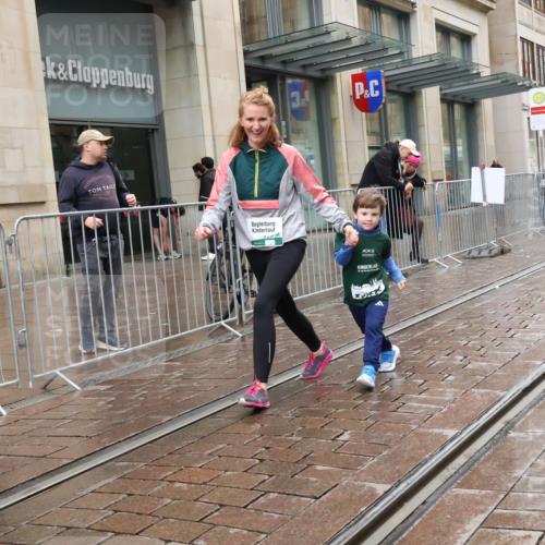 05.10.2025 - 20. swb-Marathon Bremen Strokosch-Dieckow http://msf.ph/oto/9340204 05.10.2025 15:26:01 Ziel 800 meine-sportfotos.de