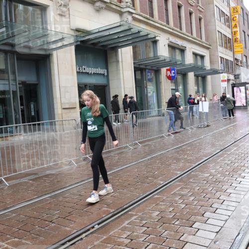 05.10.2025 - 20. swb-Marathon Bremen Strokosch-Dieckow http://msf.ph/oto/9340210 05.10.2025 15:26:34 Ziel  meine-sportfotos.de