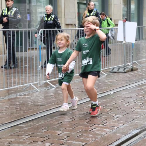 05.10.2025 - 20. swb-Marathon Bremen Strokosch-Dieckow http://msf.ph/oto/9340214 05.10.2025 15:27:34 Ziel 640, 2095 meine-sportfotos.de