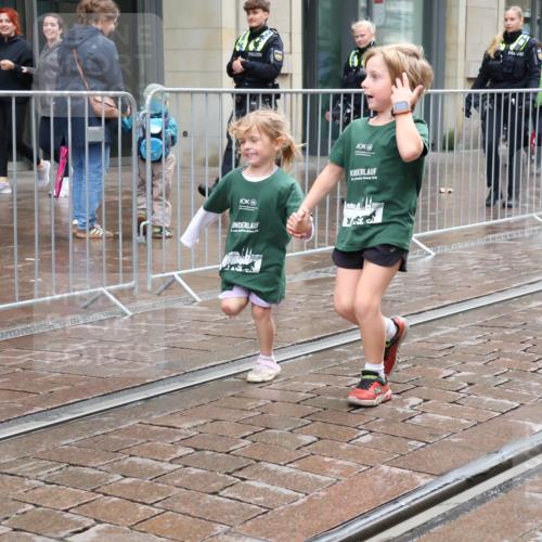 05.10.2025 - 20. swb-Marathon Bremen Strokosch-Dieckow http://msf.ph/oto/9340216 05.10.2025 15:27:35 Ziel 640, 2095 meine-sportfotos.de