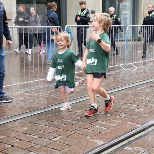 05.10.2025 - 20. swb-Marathon Bremen Strokosch-Dieckow http://msf.ph/oto/9340217 05.10.2025 15:27:35 Ziel 640, 2095 meine-sportfotos.de