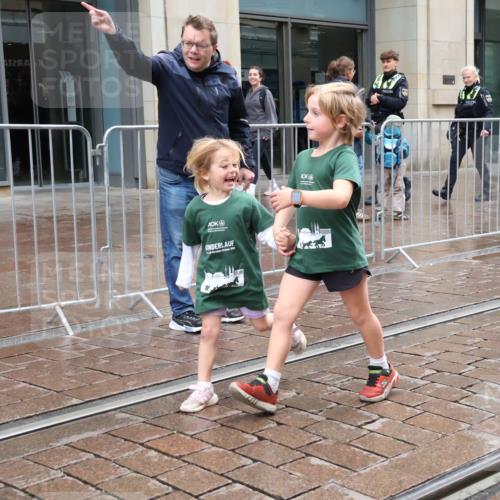 05.10.2025 - 20. swb-Marathon Bremen Strokosch-Dieckow http://msf.ph/oto/9340219 05.10.2025 15:27:36 Ziel 640, 2095 meine-sportfotos.de