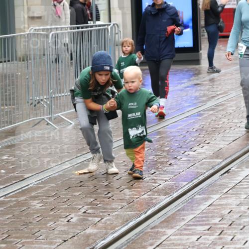 05.10.2025 - 20. swb-Marathon Bremen Strokosch-Dieckow http://msf.ph/oto/9340221 05.10.2025 15:27:45 Ziel 2095, 10864 meine-sportfotos.de