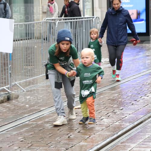 05.10.2025 - 20. swb-Marathon Bremen Strokosch-Dieckow http://msf.ph/oto/9340223 05.10.2025 15:27:46 Ziel 2095, 10864 meine-sportfotos.de