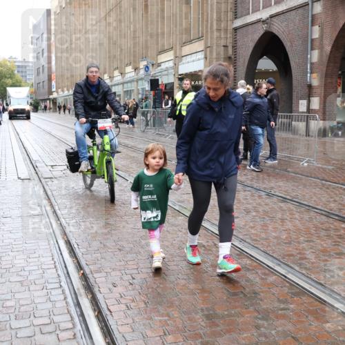 05.10.2025 - 20. swb-Marathon Bremen Strokosch-Dieckow http://msf.ph/oto/9340230 05.10.2025 15:28:06 Ziel  meine-sportfotos.de