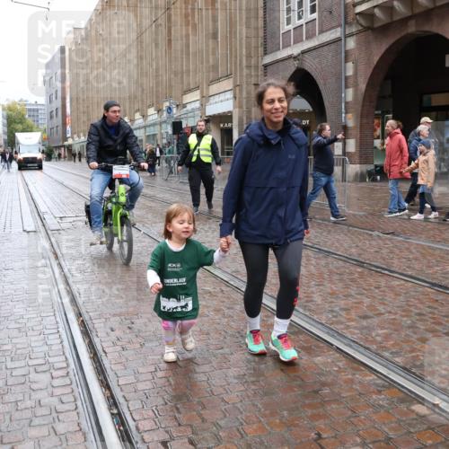 05.10.2025 - 20. swb-Marathon Bremen Strokosch-Dieckow http://msf.ph/oto/9340232 05.10.2025 15:28:07 Ziel  meine-sportfotos.de