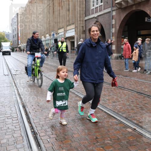 05.10.2025 - 20. swb-Marathon Bremen Strokosch-Dieckow http://msf.ph/oto/9340233 05.10.2025 15:28:07 Ziel  meine-sportfotos.de