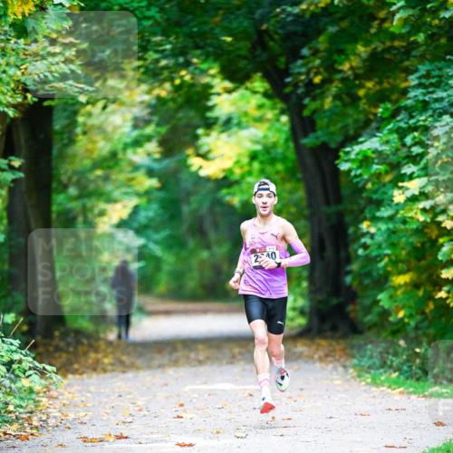 12.10.2025 - Bramfelder Halbmarathon 2025 Dr. Thomas Lammeyer http://msf.ph/oto/9340237 12.10.2025 09:44:40 Laufen 240 meine-sportfotos.de