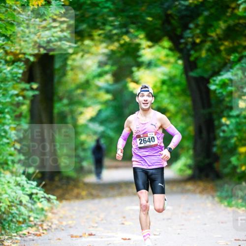 12.10.2025 - Bramfelder Halbmarathon 2025 Dr. Thomas Lammeyer http://msf.ph/oto/9340247 12.10.2025 09:44:42 Laufen 879, 2640 meine-sportfotos.de