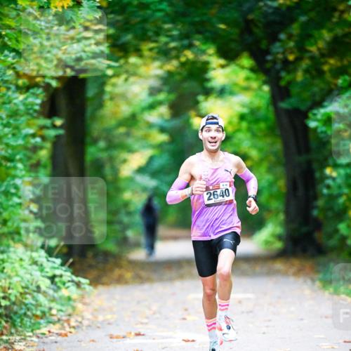 12.10.2025 - Bramfelder Halbmarathon 2025 Dr. Thomas Lammeyer http://msf.ph/oto/9340248 12.10.2025 09:44:42 Laufen 879, 2640 meine-sportfotos.de