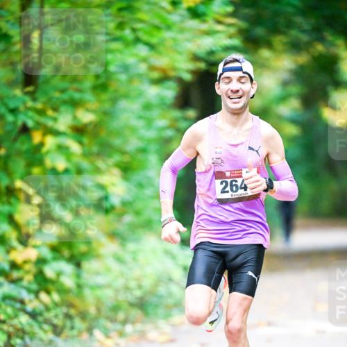 12.10.2025 - Bramfelder Halbmarathon 2025 Dr. Thomas Lammeyer http://msf.ph/oto/9340259 12.10.2025 09:44:43 Laufen 264 meine-sportfotos.de