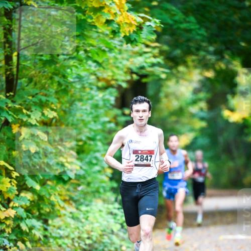 12.10.2025 - Bramfelder Halbmarathon 2025 Dr. Thomas Lammeyer http://msf.ph/oto/9340271 12.10.2025 09:45:17 Laufen 2847, 2 meine-sportfotos.de