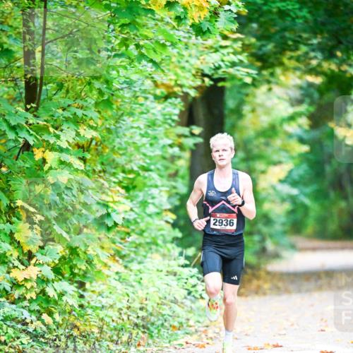 12.10.2025 - Bramfelder Halbmarathon 2025 Dr. Thomas Lammeyer http://msf.ph/oto/9340297 12.10.2025 09:45:23 Laufen 2936 meine-sportfotos.de