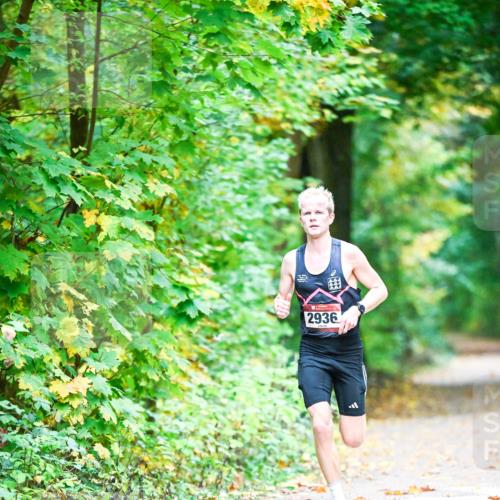 12.10.2025 - Bramfelder Halbmarathon 2025 Dr. Thomas Lammeyer http://msf.ph/oto/9340299 12.10.2025 09:45:23 Laufen 2936 meine-sportfotos.de