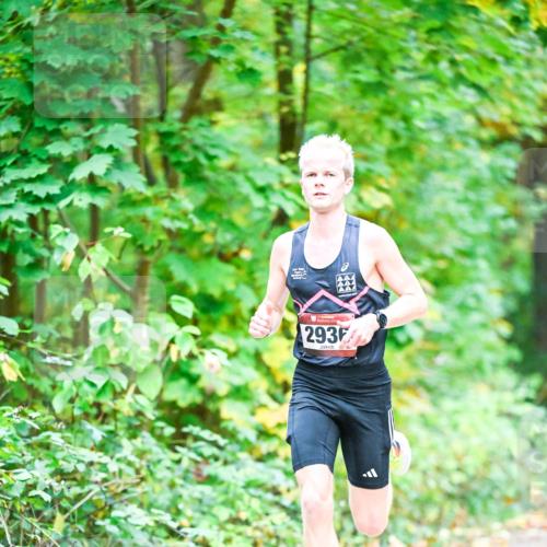 12.10.2025 - Bramfelder Halbmarathon 2025 Dr. Thomas Lammeyer http://msf.ph/oto/9340309 12.10.2025 09:45:25 Laufen 2936 meine-sportfotos.de